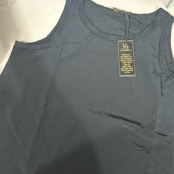 DG2 by Diane Gilman Sleeveless Lettuce Edge Double Layer Easy Black NWT size S - Picture 3 of 4